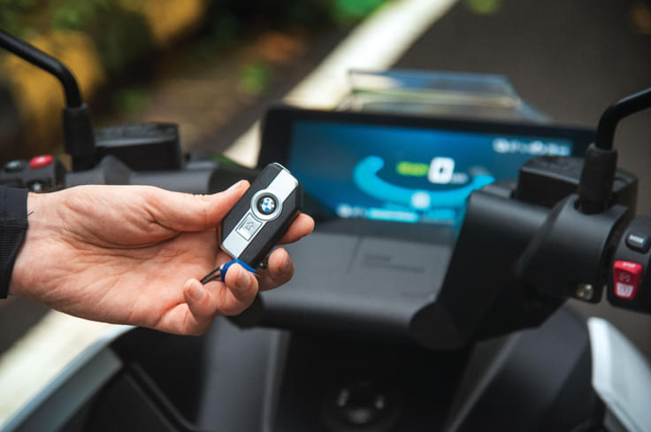 Large 10.2-inch TFT display adds to the special feeling, as do the premium switches and keyless start system BMW CE 04 Key and TFT